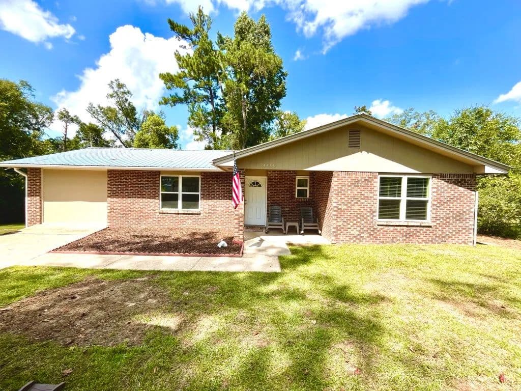 Newly Renovated 3 Bedroom Home in Marianna, FL - Marianna, Florida, 32448