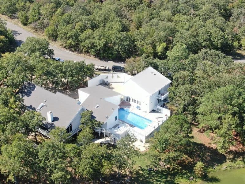 Frank Lloyd Wright-Inspired Estate | McAlester - Mcalester, Oklahoma, 74501