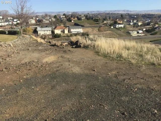 Land -Single Family Acreage in Pendleton