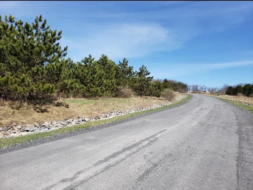 Land -Single Family Acreage in Frostburg