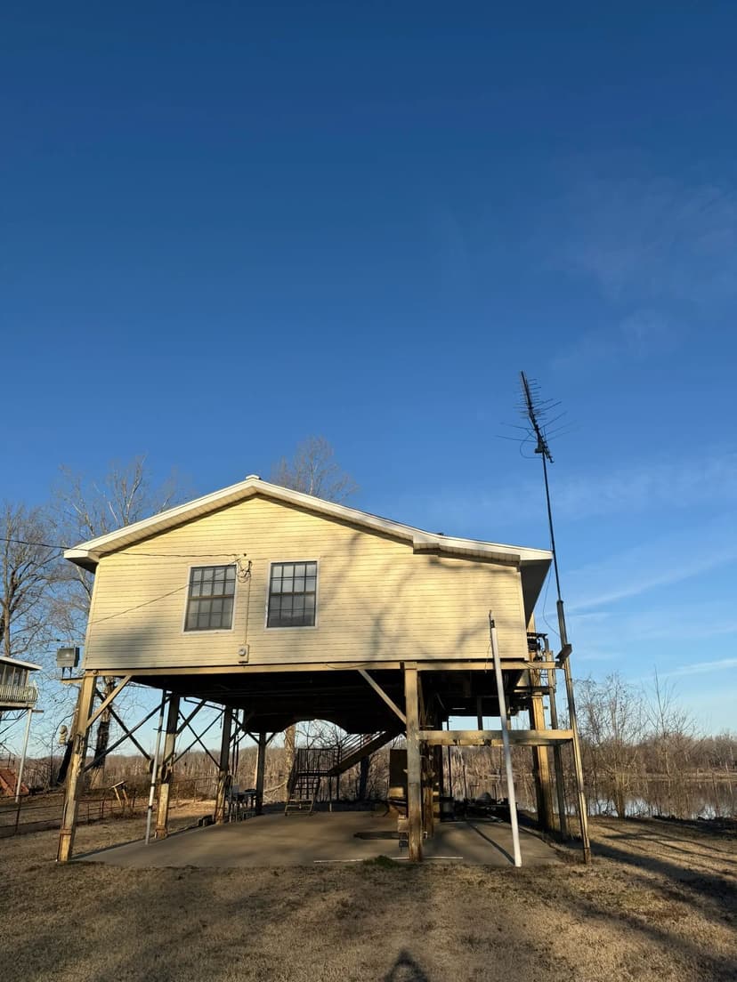 Cabin on 0.52 Acres in Warren County, MS