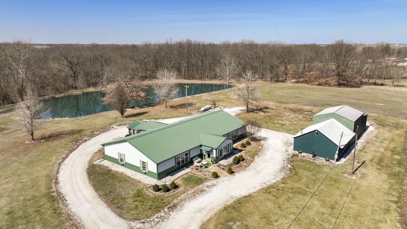 1210 Miller Lane, Carlinville, IL
