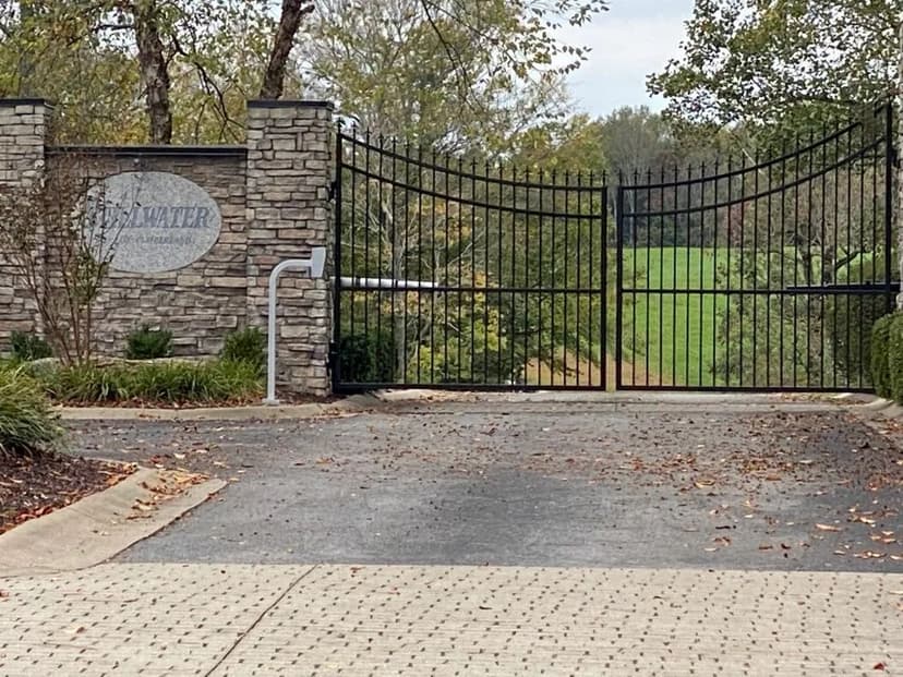 Large Residential Lots in a Lakeside Subdivision