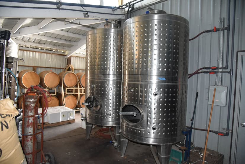 Vineyard, House & Winery - Eola-Amity Hills AVA - Oregon