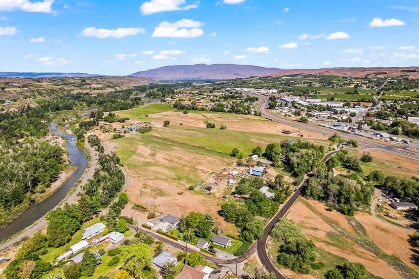 Acres of Flat, Multi-Use Land For Sale Near Yakima, WA
