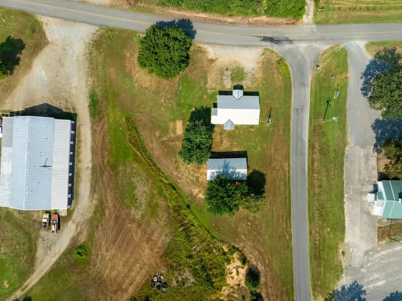 Cozy 2-bedroom home at 1434 Five Mile Road, Drasco, AR