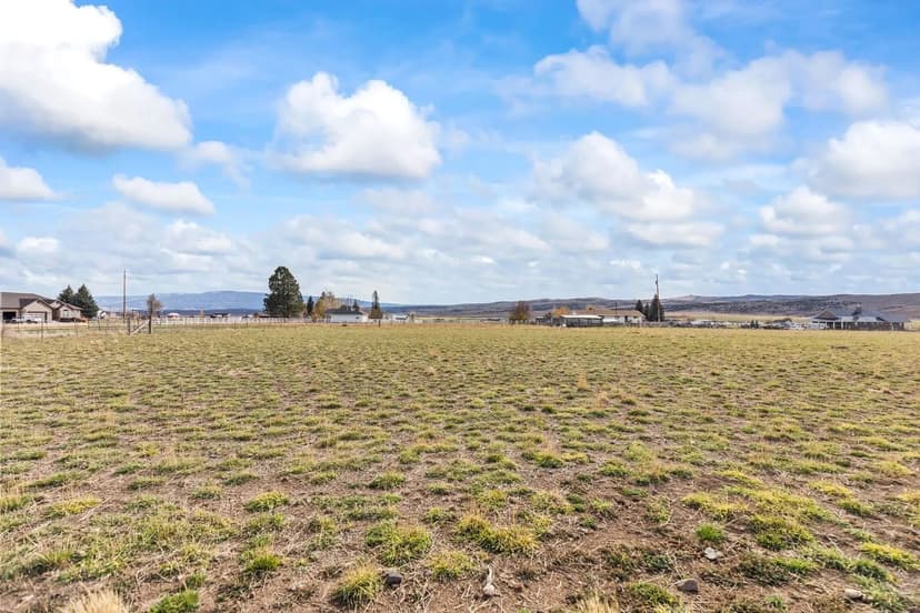 Land -Single Family Acreage in Loa