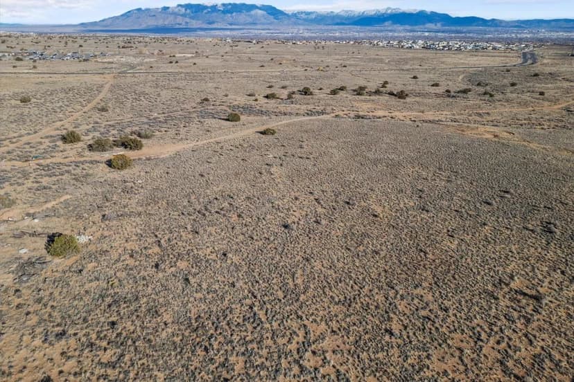 Land -Single Family Acreage in Albuquerque