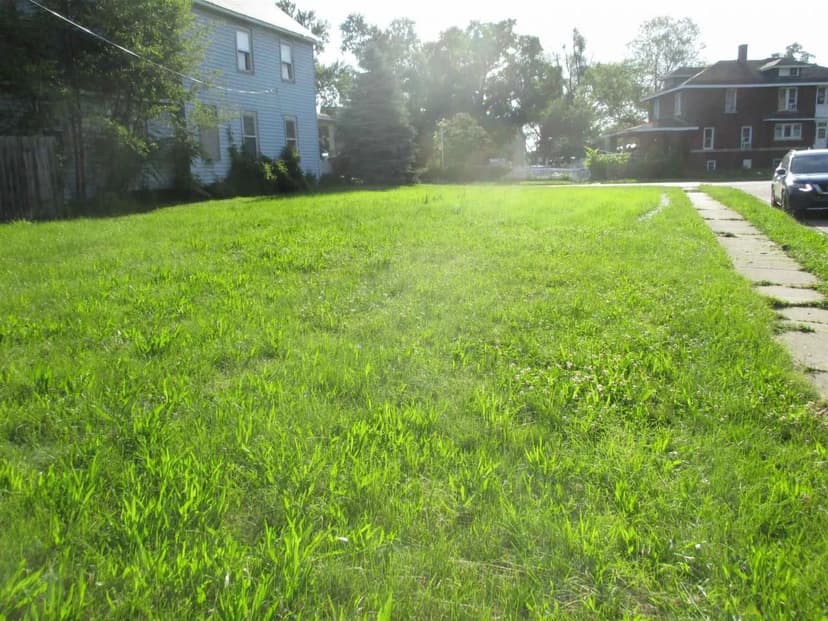 Land -Single Family Acreage in Elkhart