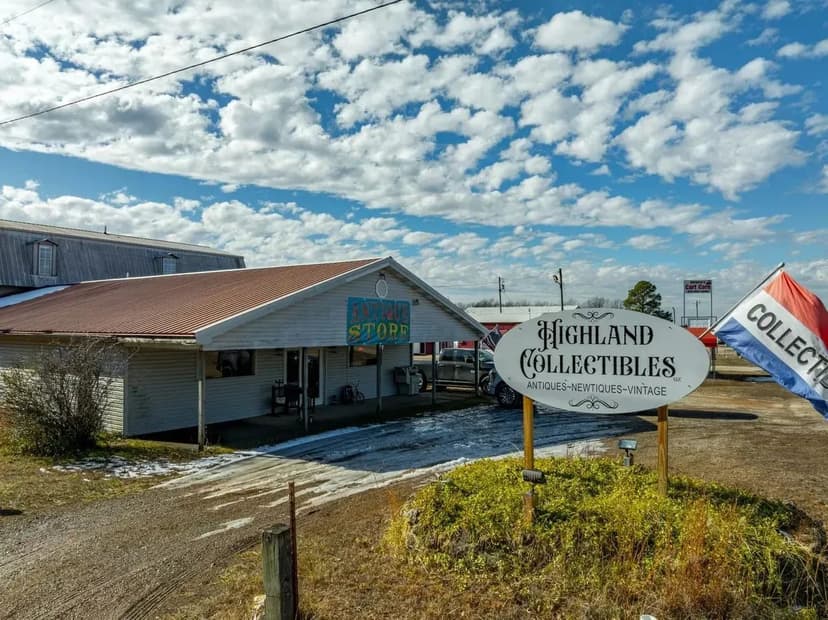 5 +/- Acres with 6,500 +/- sq ft +/- Commercial Building, Highway Frontage, Highland, Arkansas