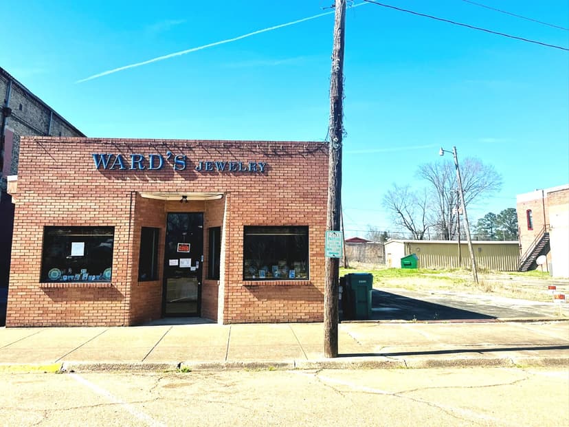 Commercial Property in Holmes County at 417 N W Depot Street in Durant, MS