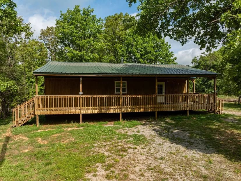 Tiny Cabin, 5.5 +/- Acres, Fruit Trees, Fiber Internet Available, Ash Flat, Arkansas