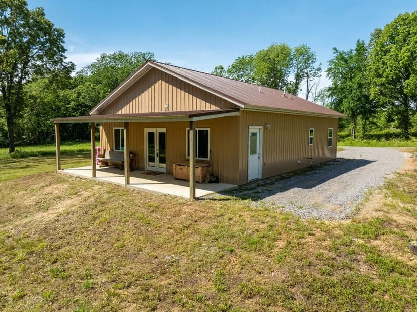 2-bed 2-bath Metal Home, Cave City, Sharp County