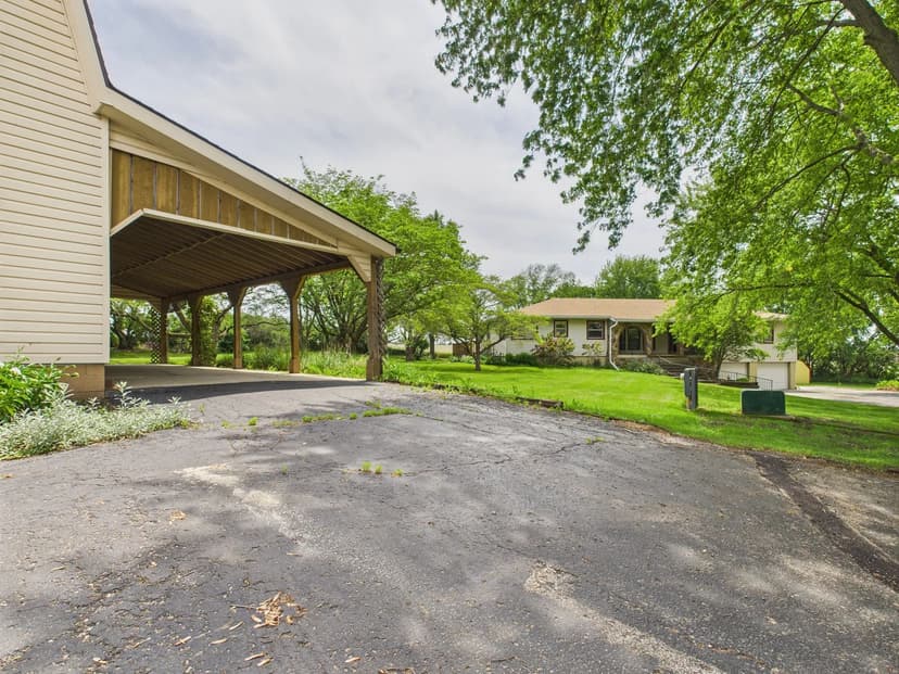 2-Acre Country Home in Shenandoah, IA with Incredible Detached Art Studio - Perfect for Creatives & Visionaries!