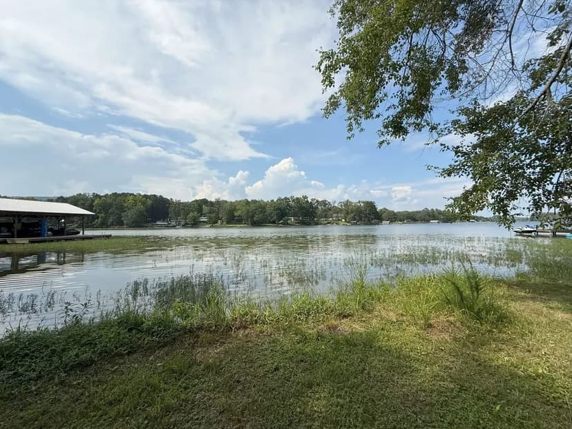 Beautiful Lake Weiss Home