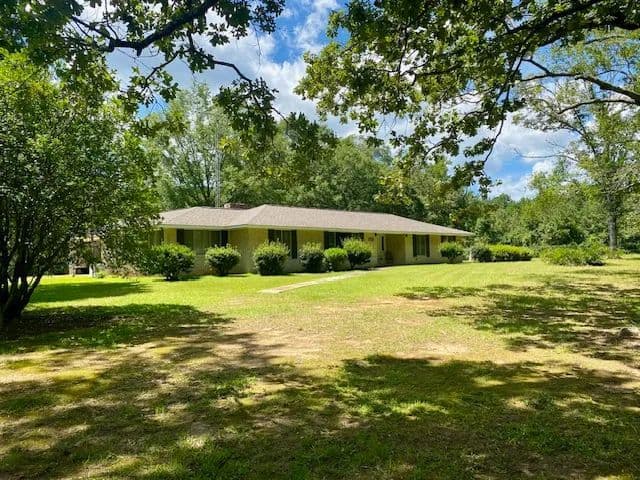 Home on 3.76 Acres | Summit, MS
