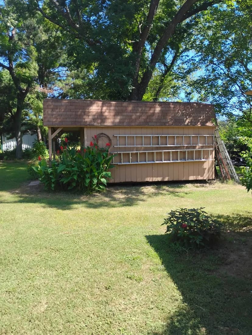 LOG STYLE HOME ON 1.14 ACRES