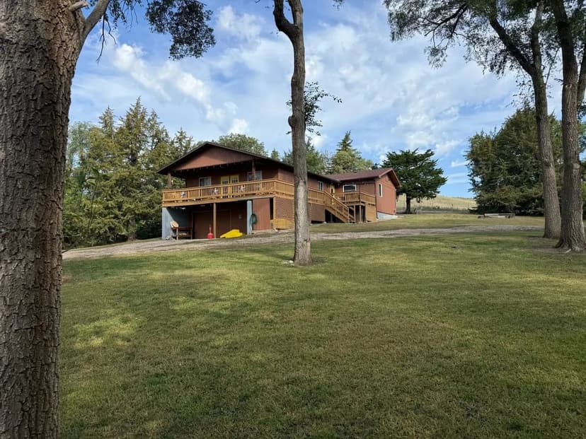 Missouri River Cabin/Lodge - Running Water, South Dakota