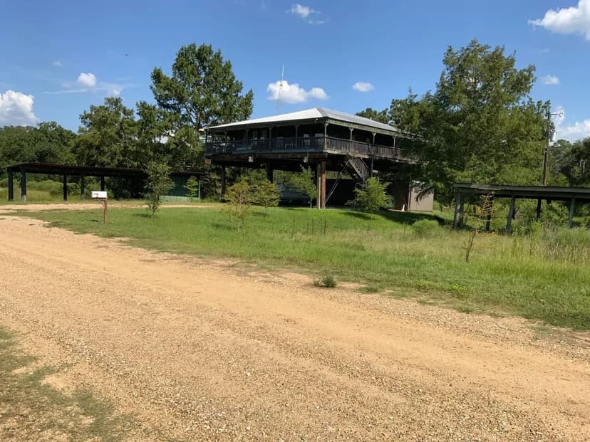 Catahoula Lake Lodge