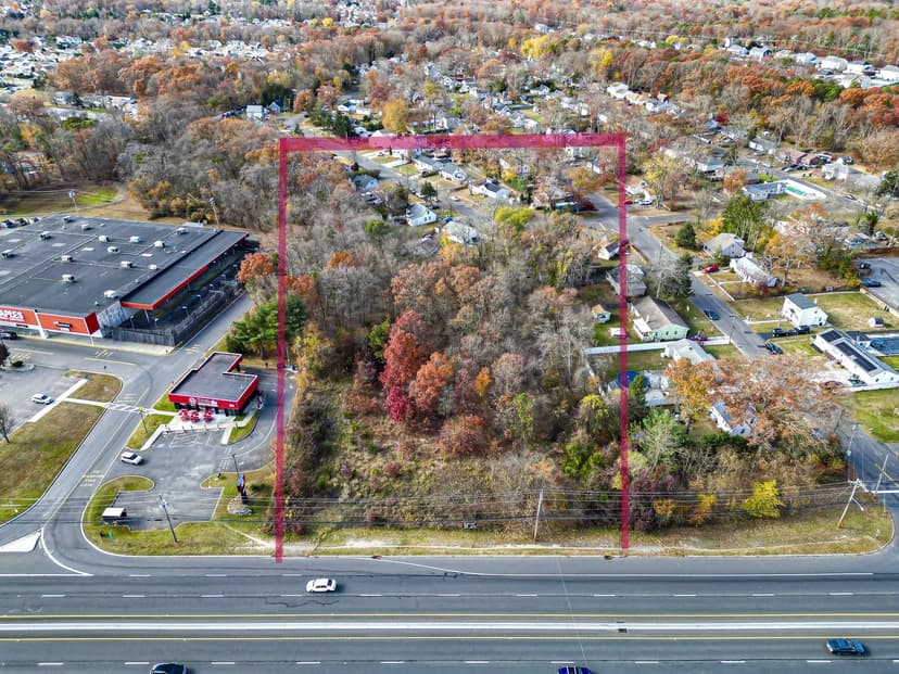 Land -Retail in Howell Township