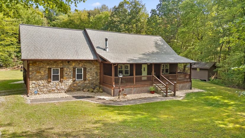 Charming Cedar Log Home in Northwest Georgia