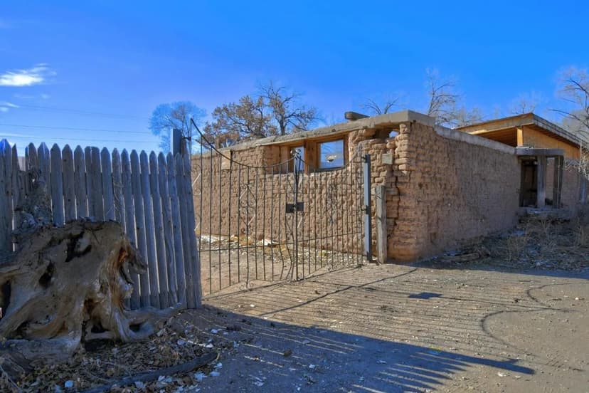 Land -Single Family Acreage in Albuquerque