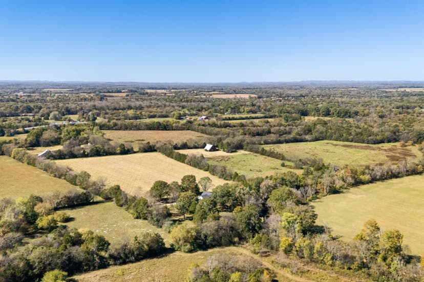 TN Cattle Farm bordered by a great creek