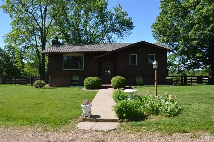 4 bd/2 ba Home For Sale in Wapello County!