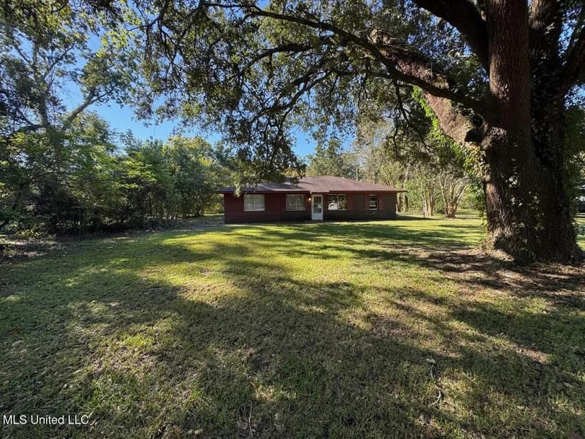 Peaceful Home Near Alexandria & Pineville on 1.41 Acres