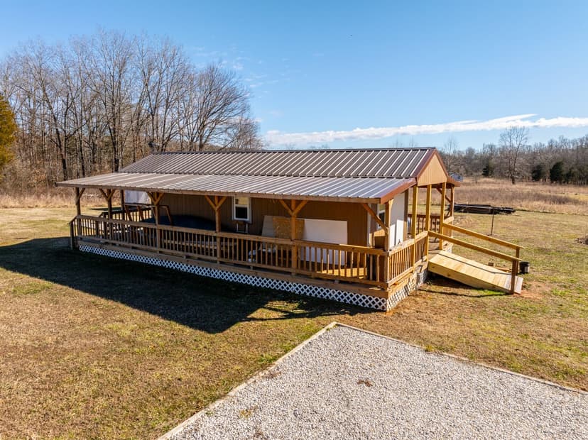 2 small cabins, 3 +/- Acres on the creek in Evening Shade, Arkansas!