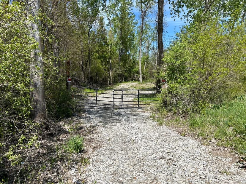 ***Secluded Missouri River Retreat***