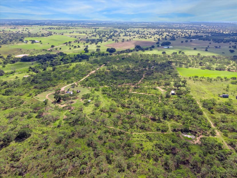 Bee Creek Farm / Mason