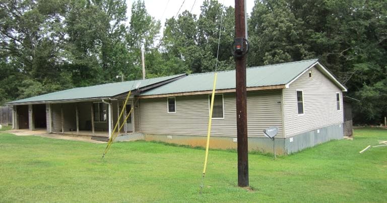 Mobile Home in Lafayette County at 27 CR 256 in Etta, MS