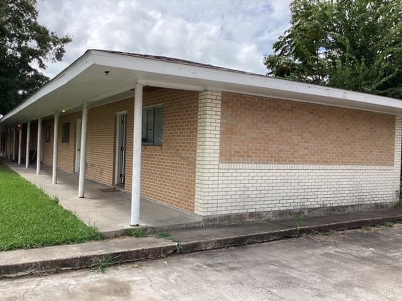 411 Ash St Apartments, Calcasieu Parish, .39 Acres≠