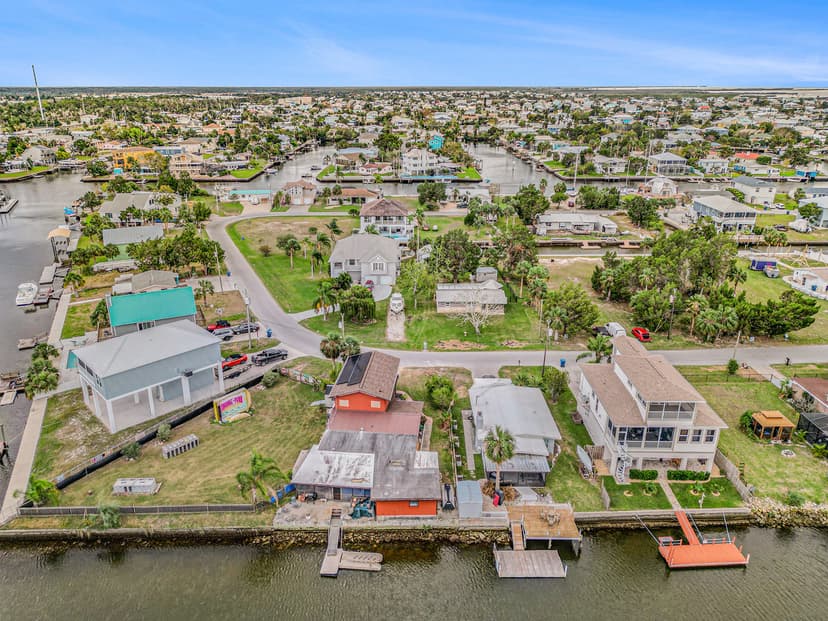 5088 Cedarbrook Ln, Hernando Beach, FL 34607