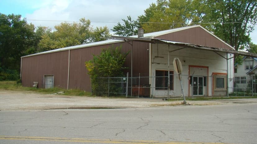 Large Commercial Building, Overhead Doors, Great Location Howell County